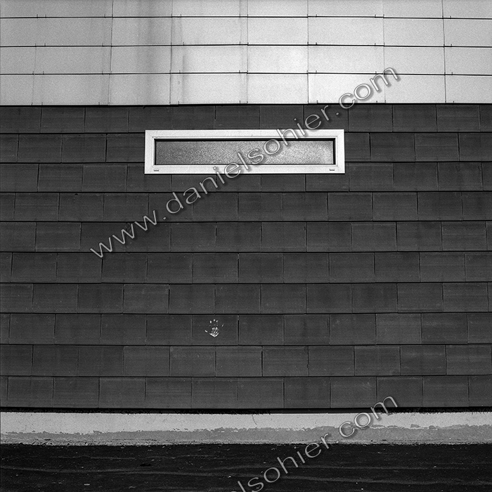 LA MAIN - ZUP Octeville - Manche - France 1990 - Hasselblad 6x6 argentique Photographie N° LCT 05 LA MAIN - ZUP Octeville - Manche - France 1990 - Hasselblad 6x6 argentique Photographie N° LCT 05